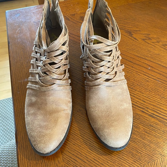 Fergalicious by Fergie brown booties. Never worn size 11 - Picture 3 of 3